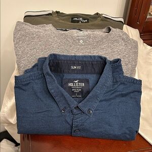 Hollister Men's Casual Navy Button Down Shirt Medium and Large